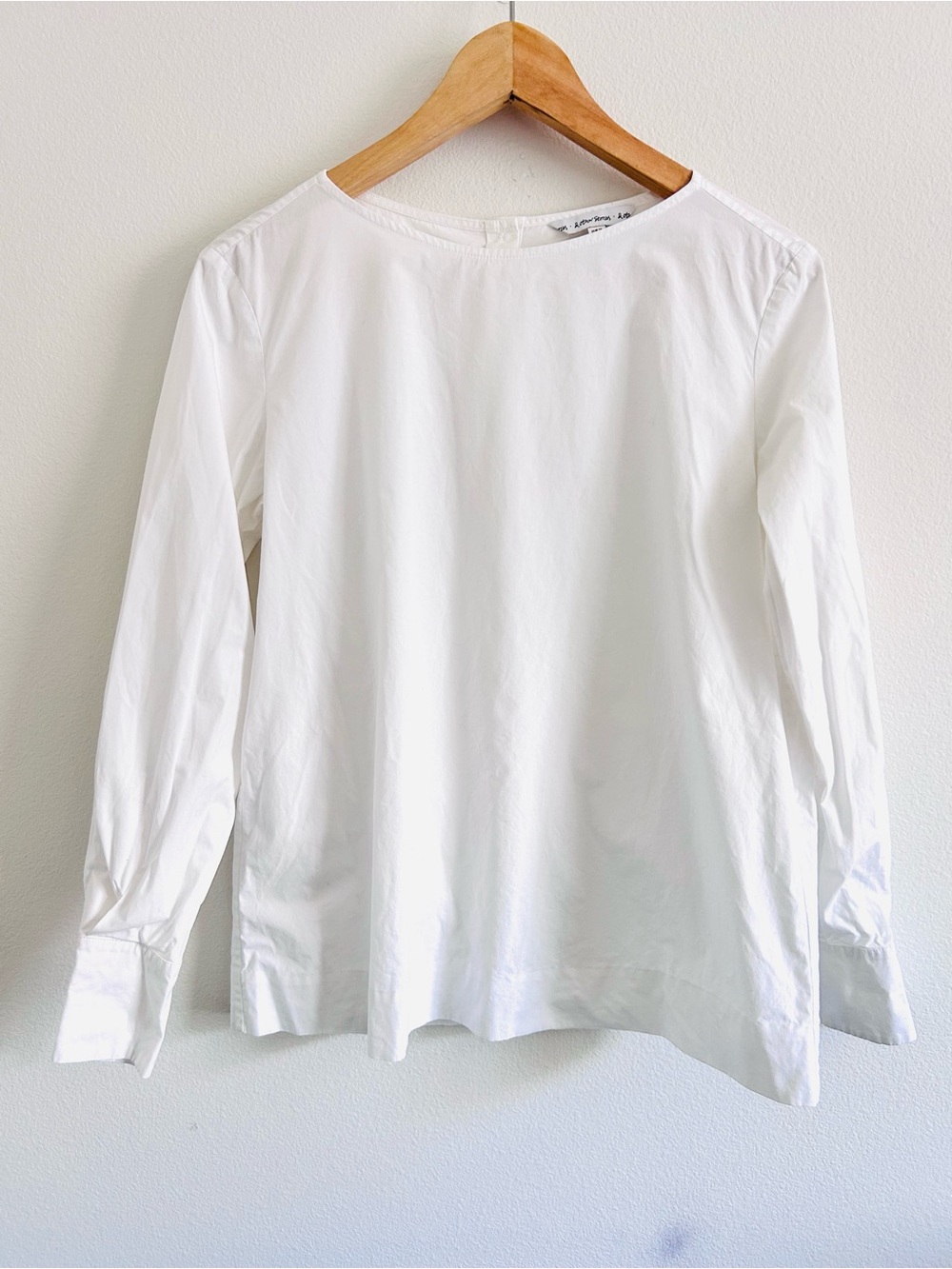 & Other Stories White Cotton Long Sleeve Blouse w/ Buttoned Back | Size 4